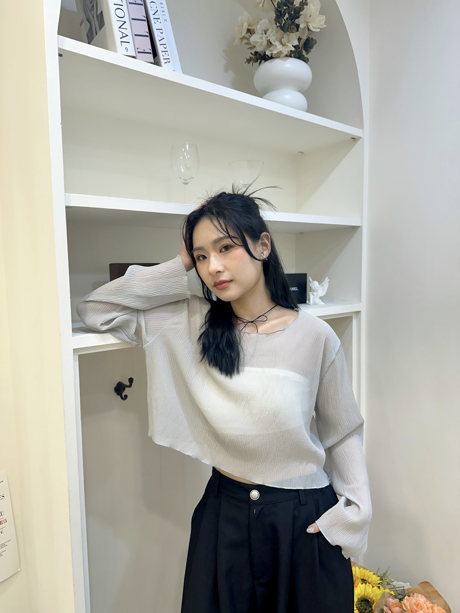 迷人細節小坑條透膚上衣