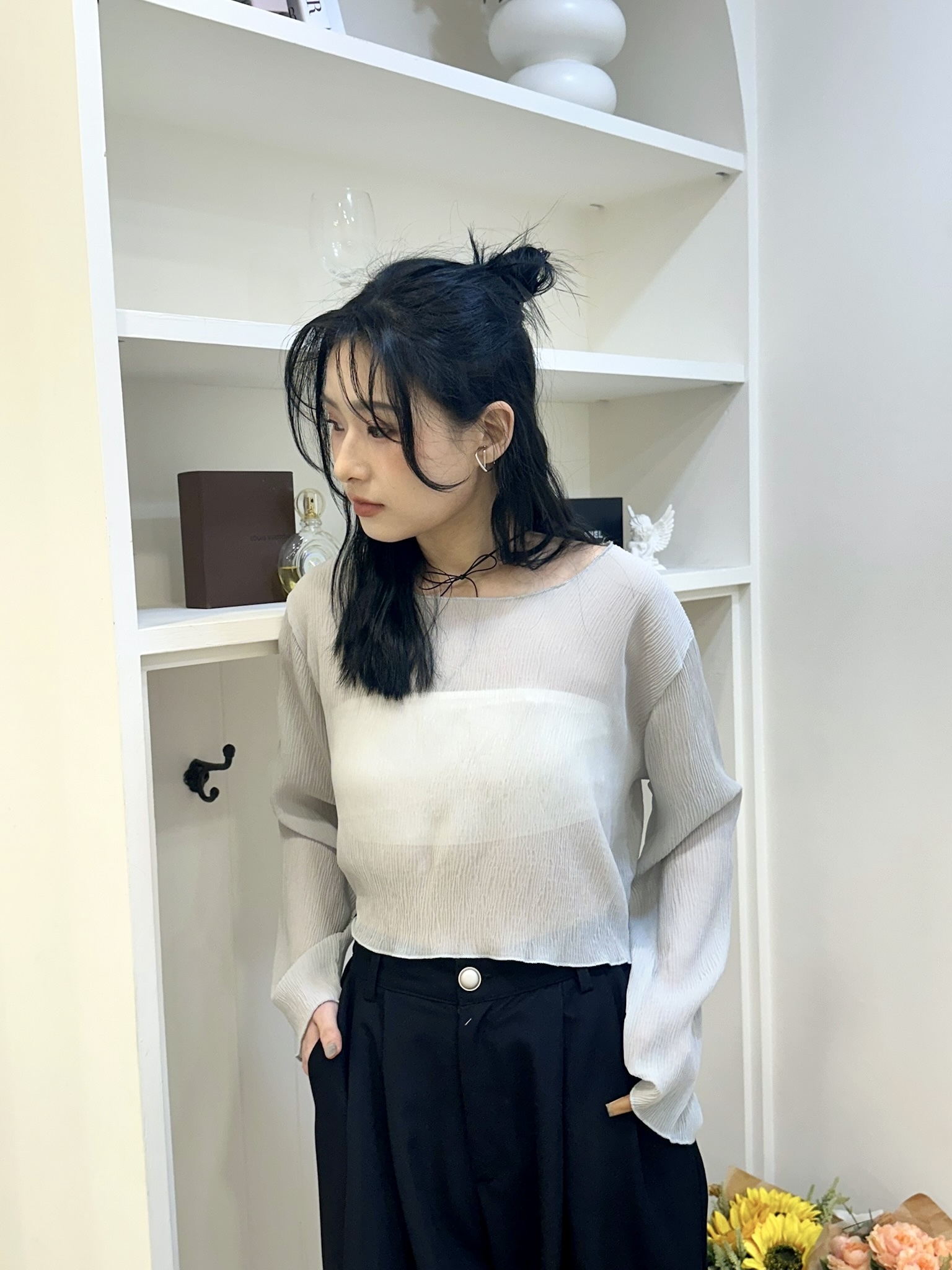 迷人細節小坑條透膚上衣