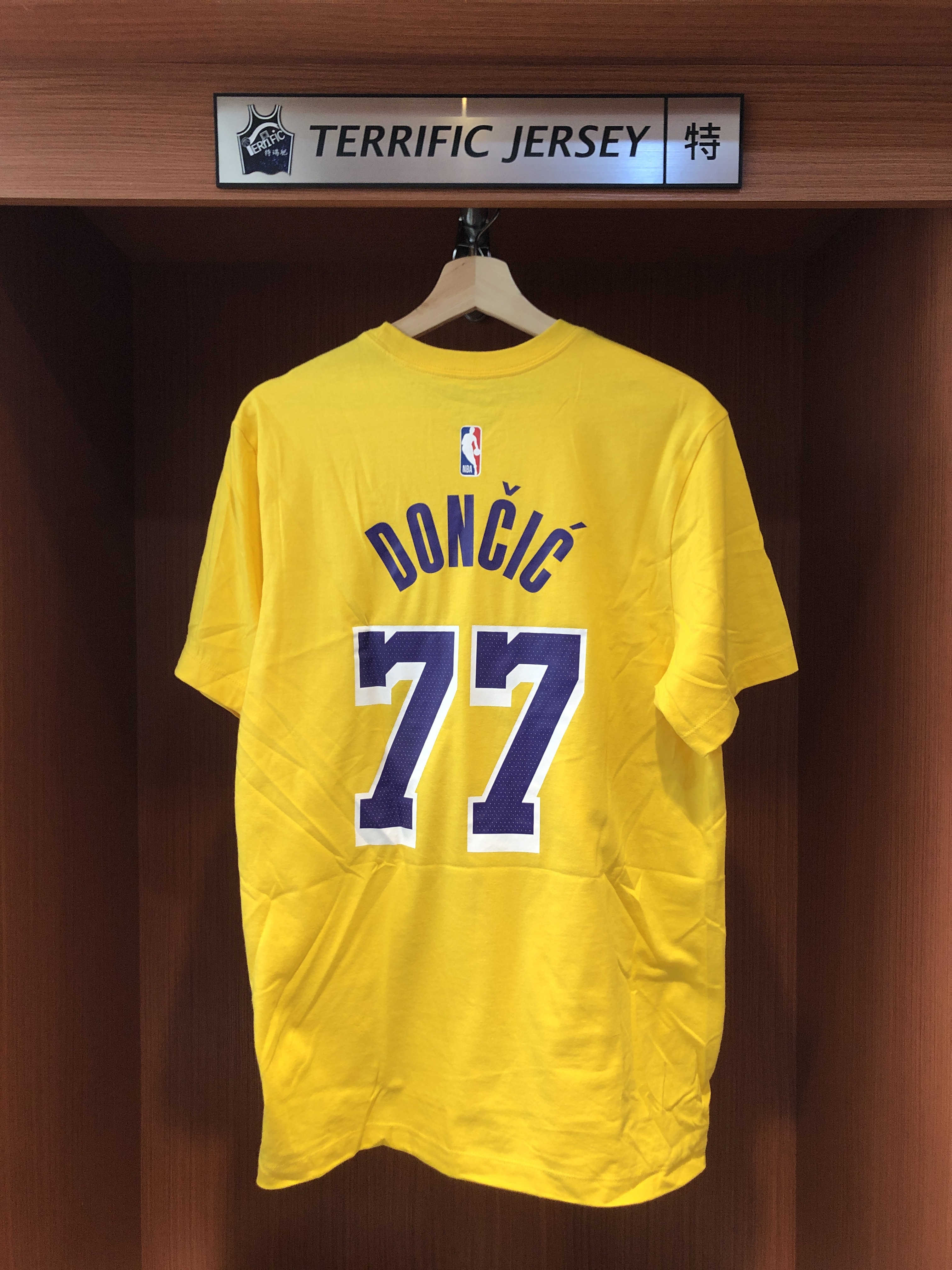 NBA短袖 Luka Doncic 洛杉磯湖人黃 Icon Nike Player Name Tee 棉質短袖 全新