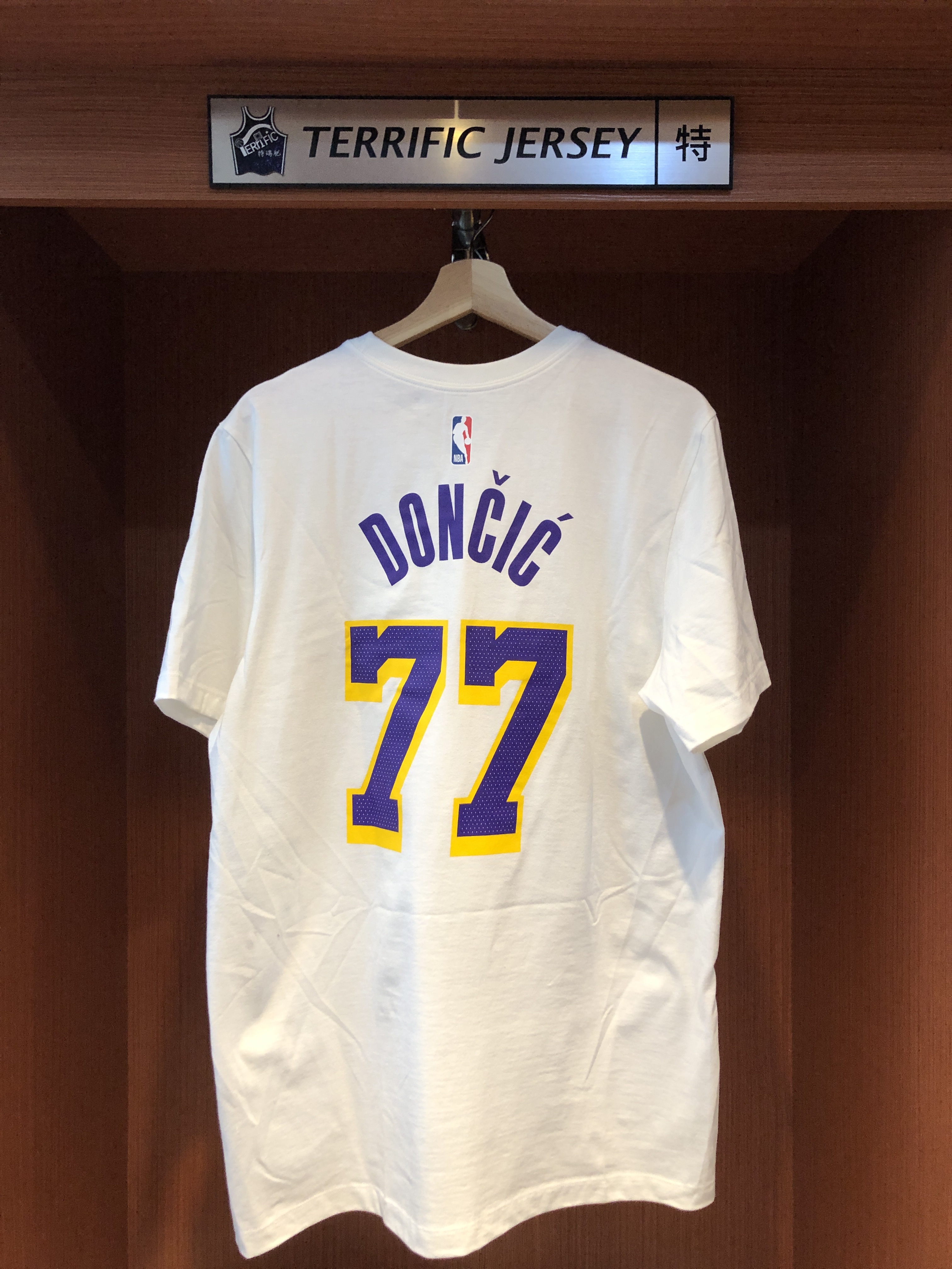 NBA短袖 Luka Doncic 洛杉磯湖人白 Association Nike Player Name Tee 棉質短袖 全新