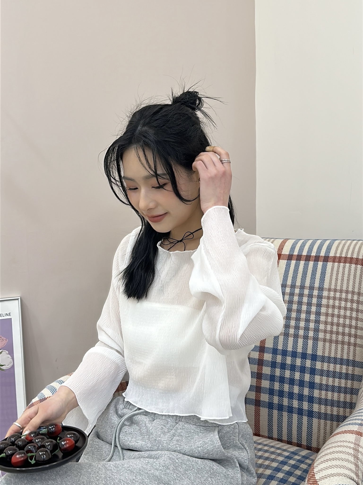 迷人細節小坑條透膚上衣