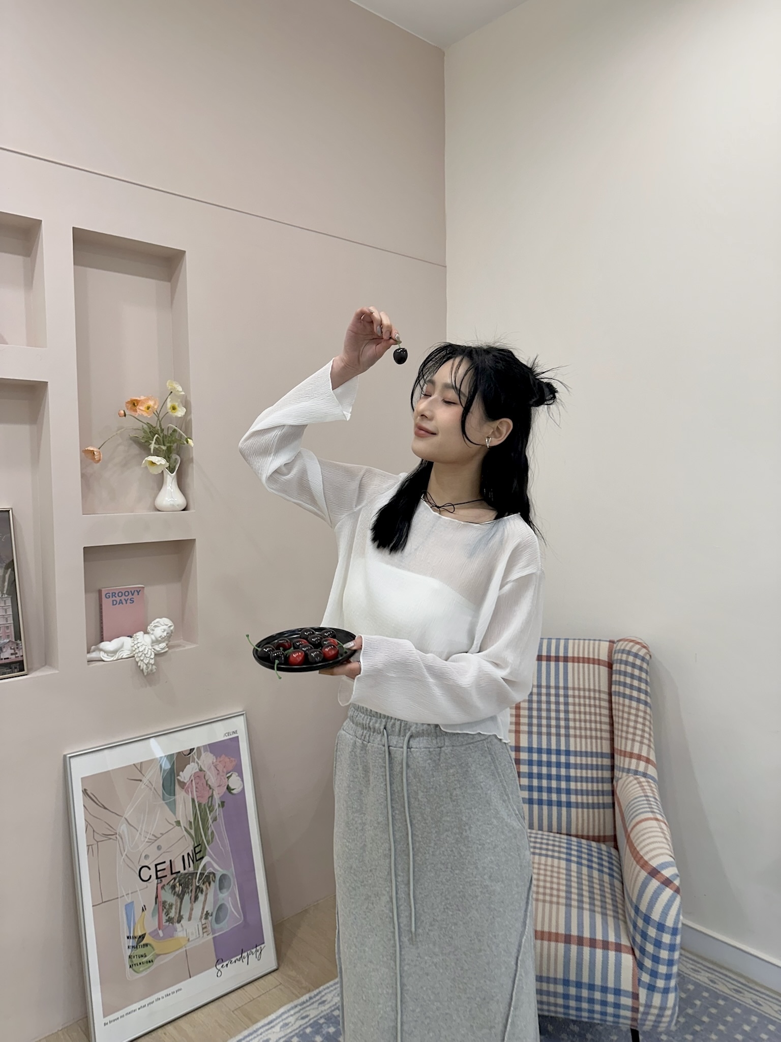 迷人細節小坑條透膚上衣