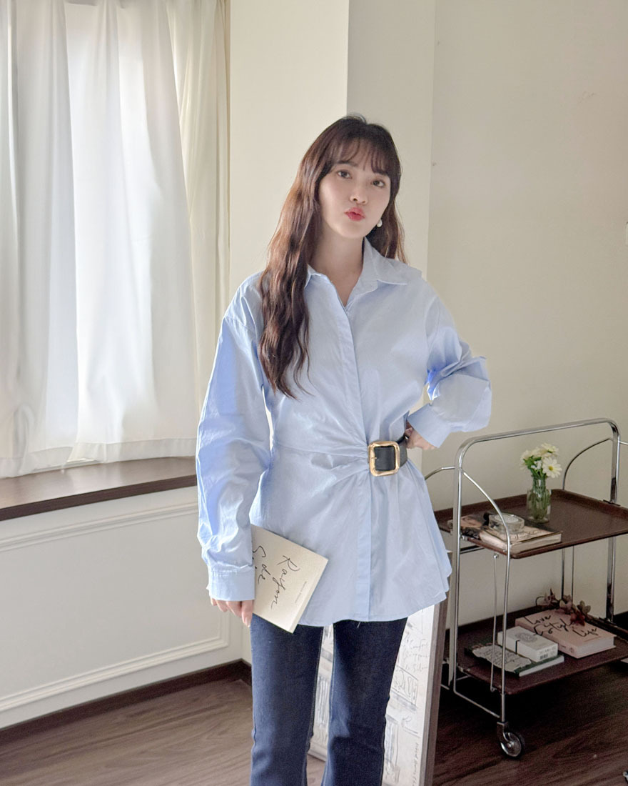 LINA LINA俐落思路純色腰帶造型排釦長版襯衫-天空藍