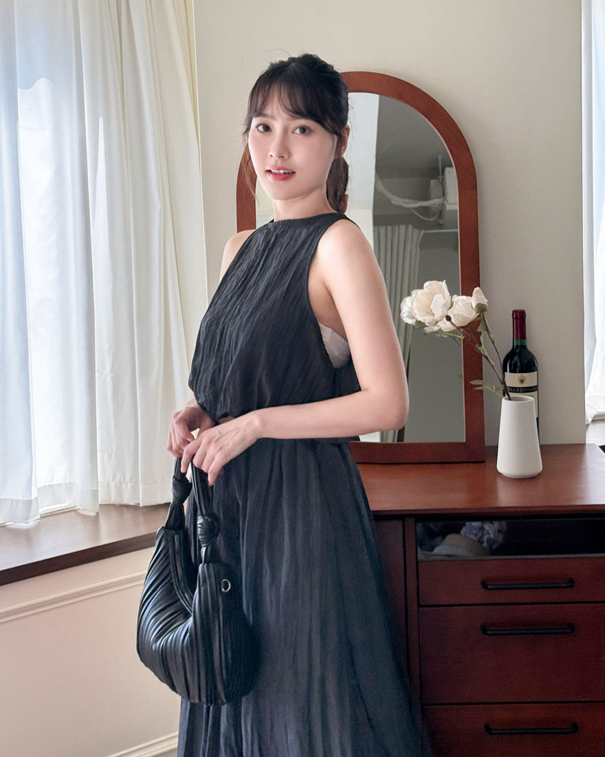 LINA LINA漂亮度日純色紋理上衣長裙兩件組-星空黑