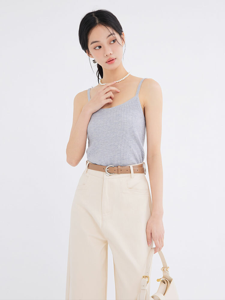 顯露純色肩帶背心