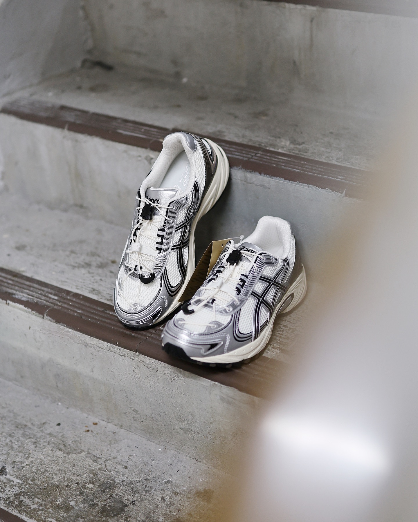 Asics Gel-Kahana TR V4 金屬白銀銅 1203A781-100