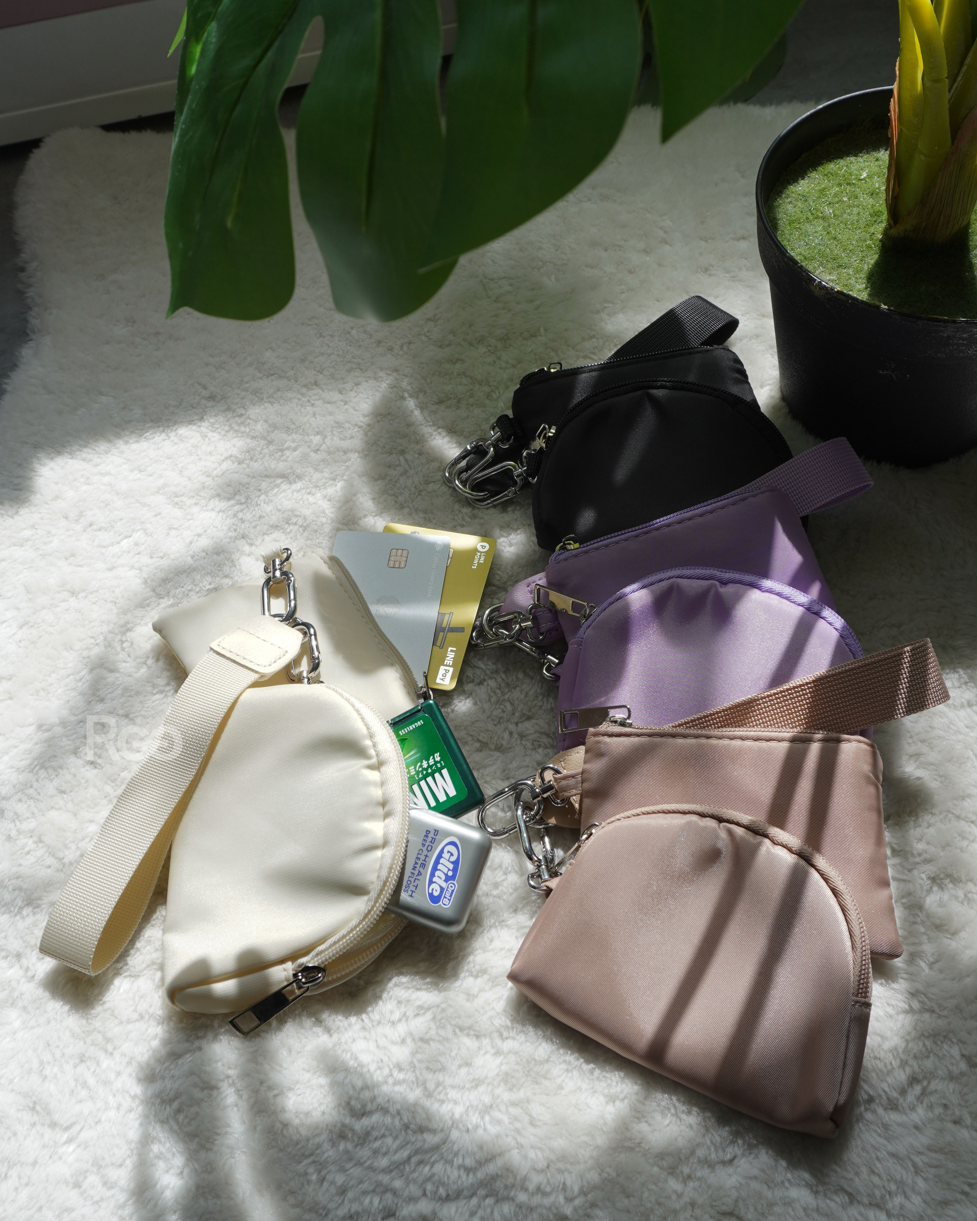 極簡掛繩手腕包