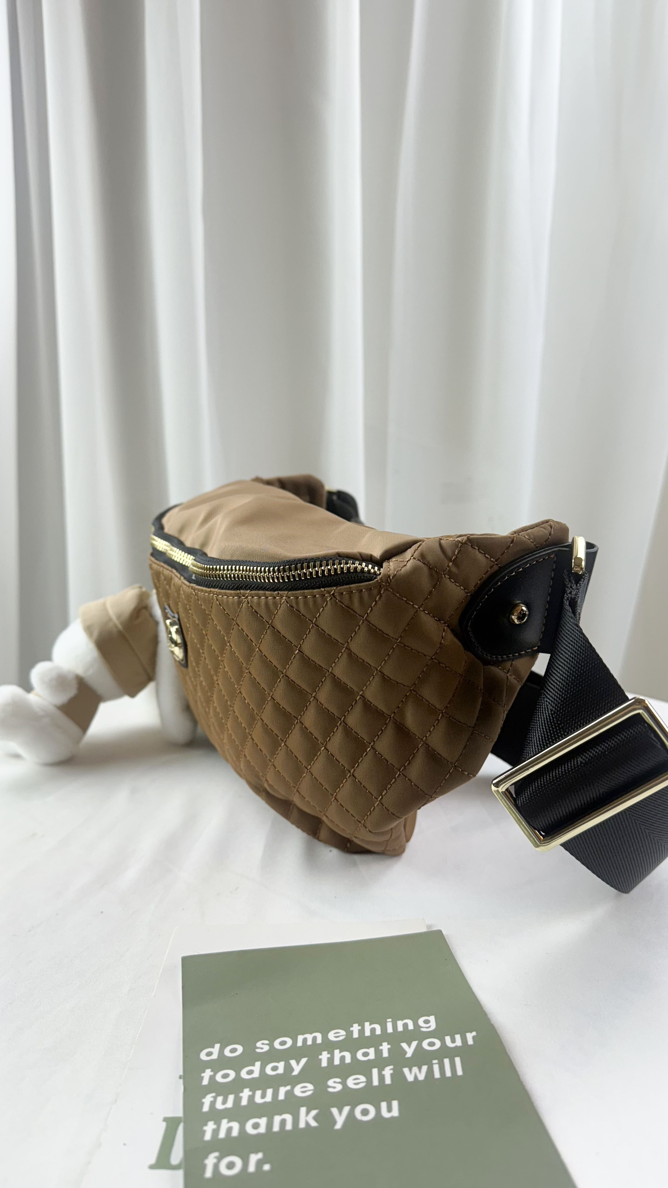 GOODS 棕色菱格紋防潑水側背包 / 腰包 附小熊吊飾 #2897