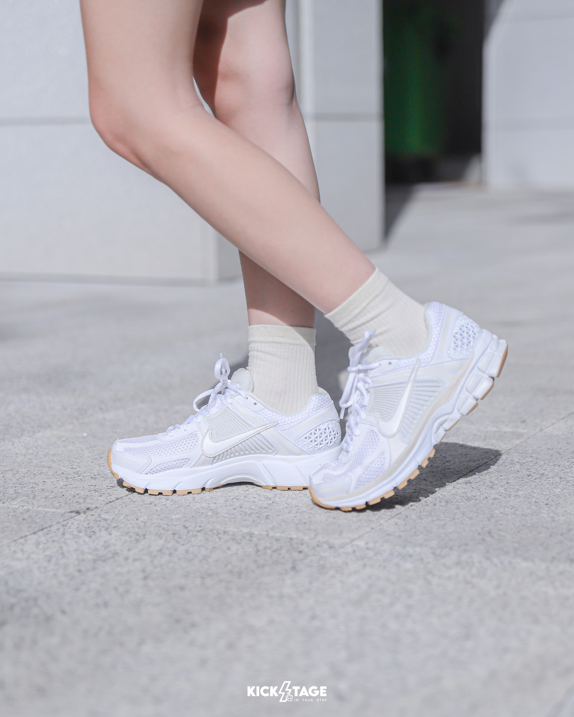 女鞋 NIKE VOMERO 5 米白白灰棕 氣墊 ZOOM 透氣 緩震 慢跑鞋【FJ2028-104】VMO5