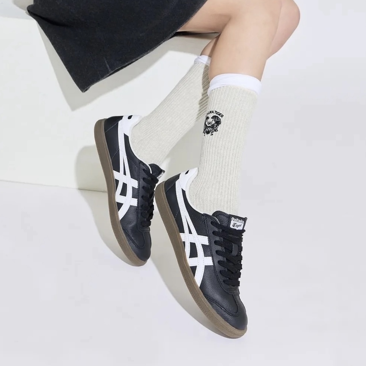 ONITSUKA TIGER TOKUTEN 黑白 復古 焦糖底 鬼塚虎 德訓鞋 男女同款 1183C429-001