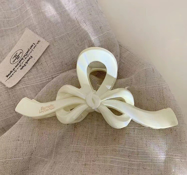 Elegant XXL Bow Hair Claw