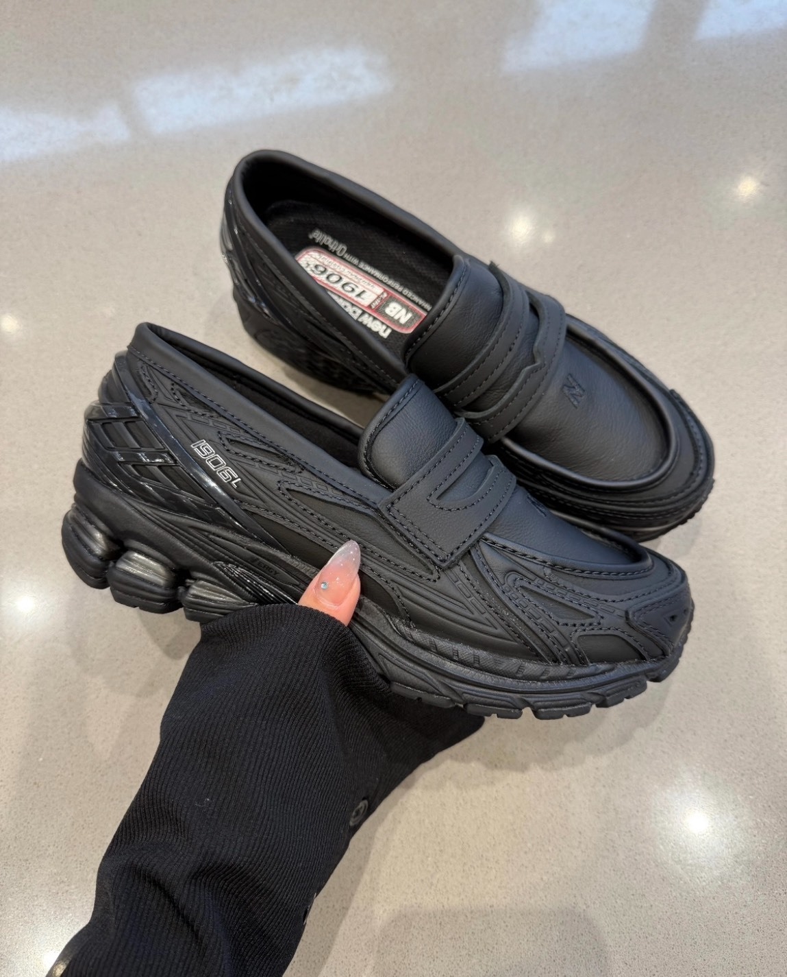 New Balance U1906 黑色 男女同款 懶人樂福鞋