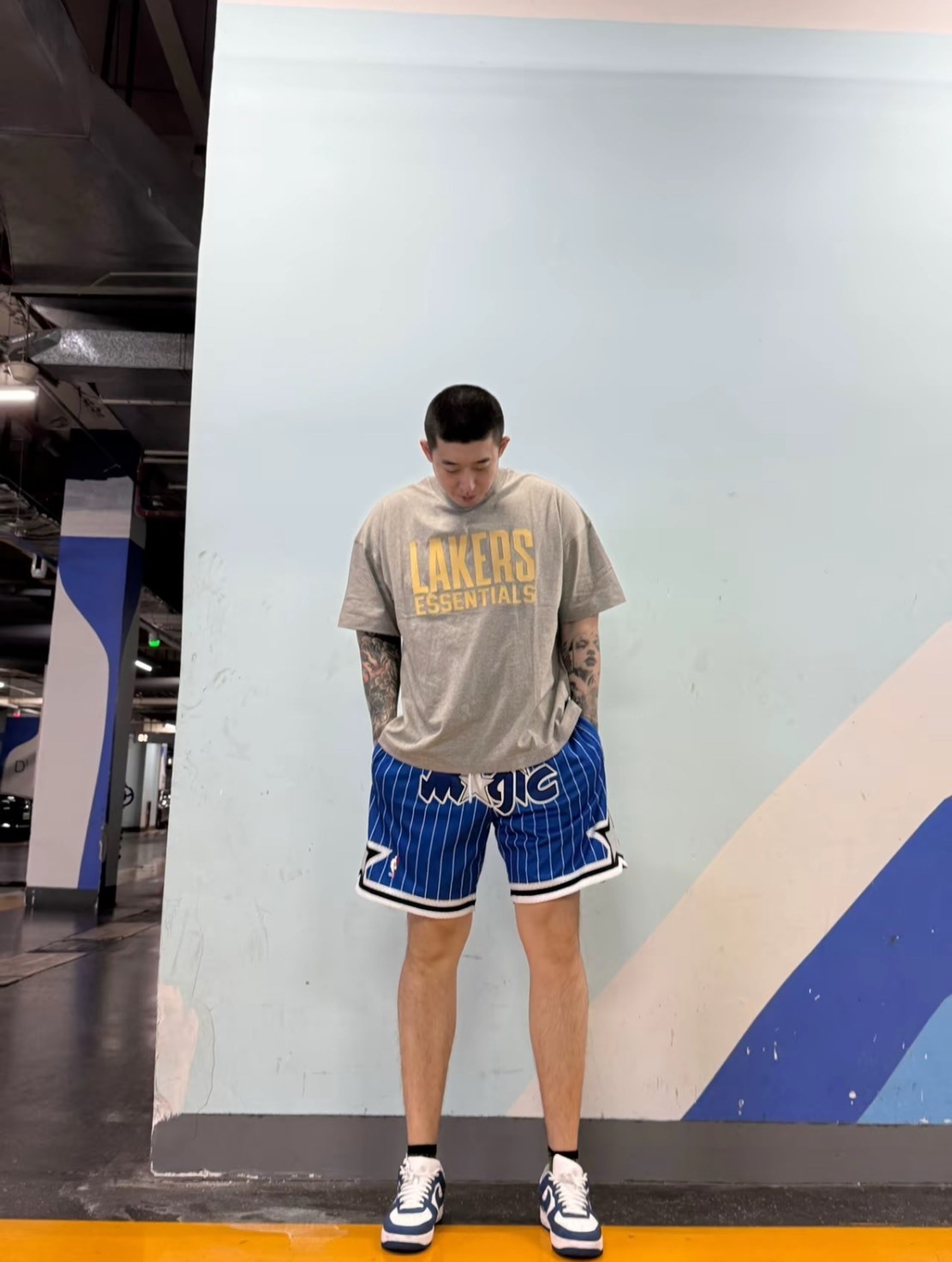 FOG Essentials x NBA SS25 湖人聯名 暖灰短袖Tee 男女同款