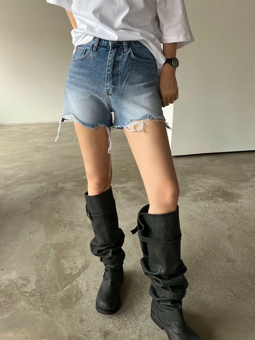 刷藍色破損短褲