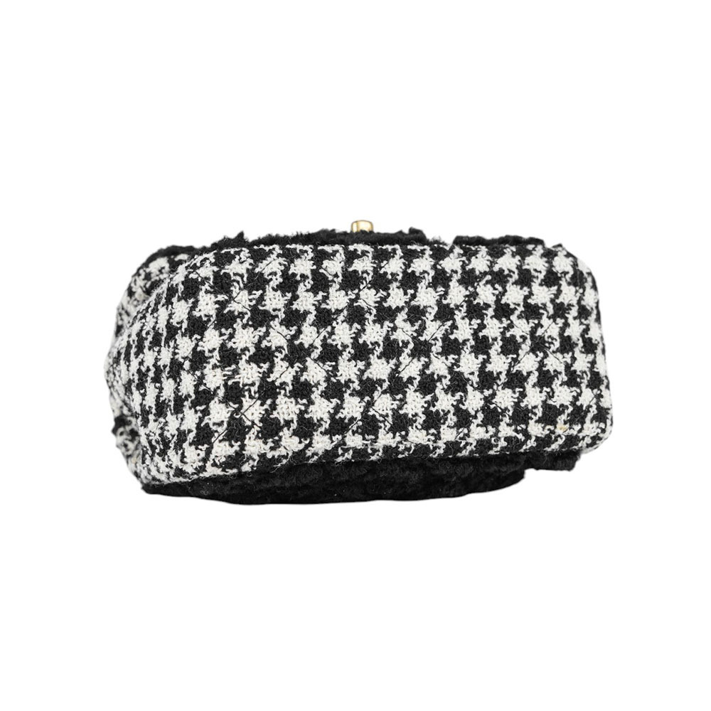 【CHANEL】金色CC Logo 毛呢千鳥格紋迷你口蓋包/方胖包(黑色/白色) 30252930