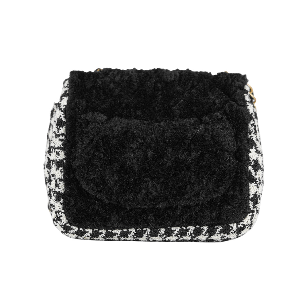 【CHANEL】金色CC Logo 毛呢千鳥格紋迷你口蓋包/方胖包(黑色/白色) 30252930