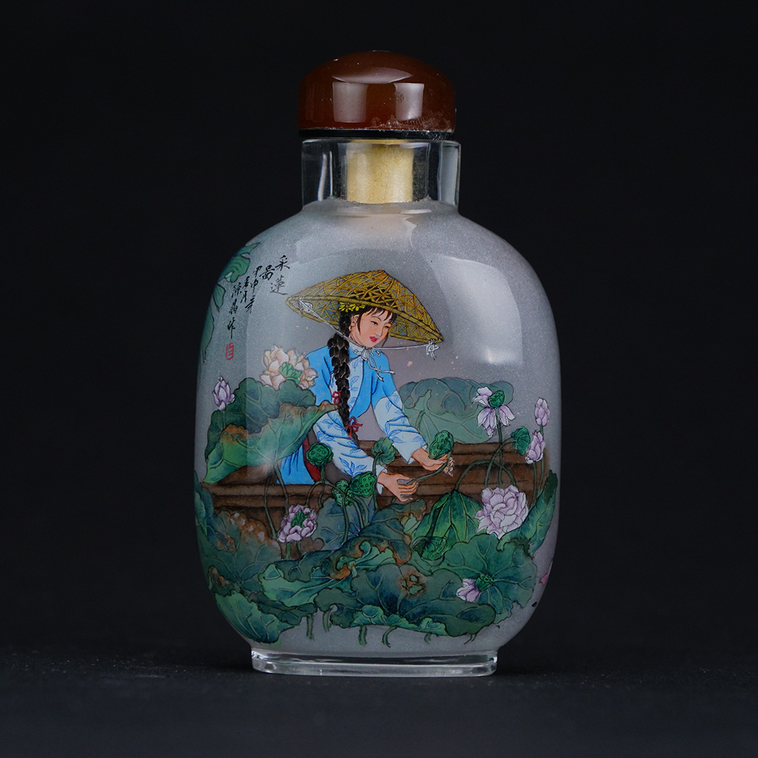 採蓮樂女鼻煙壺 水鄉採蓮仕女撫琴映現古風雅韻