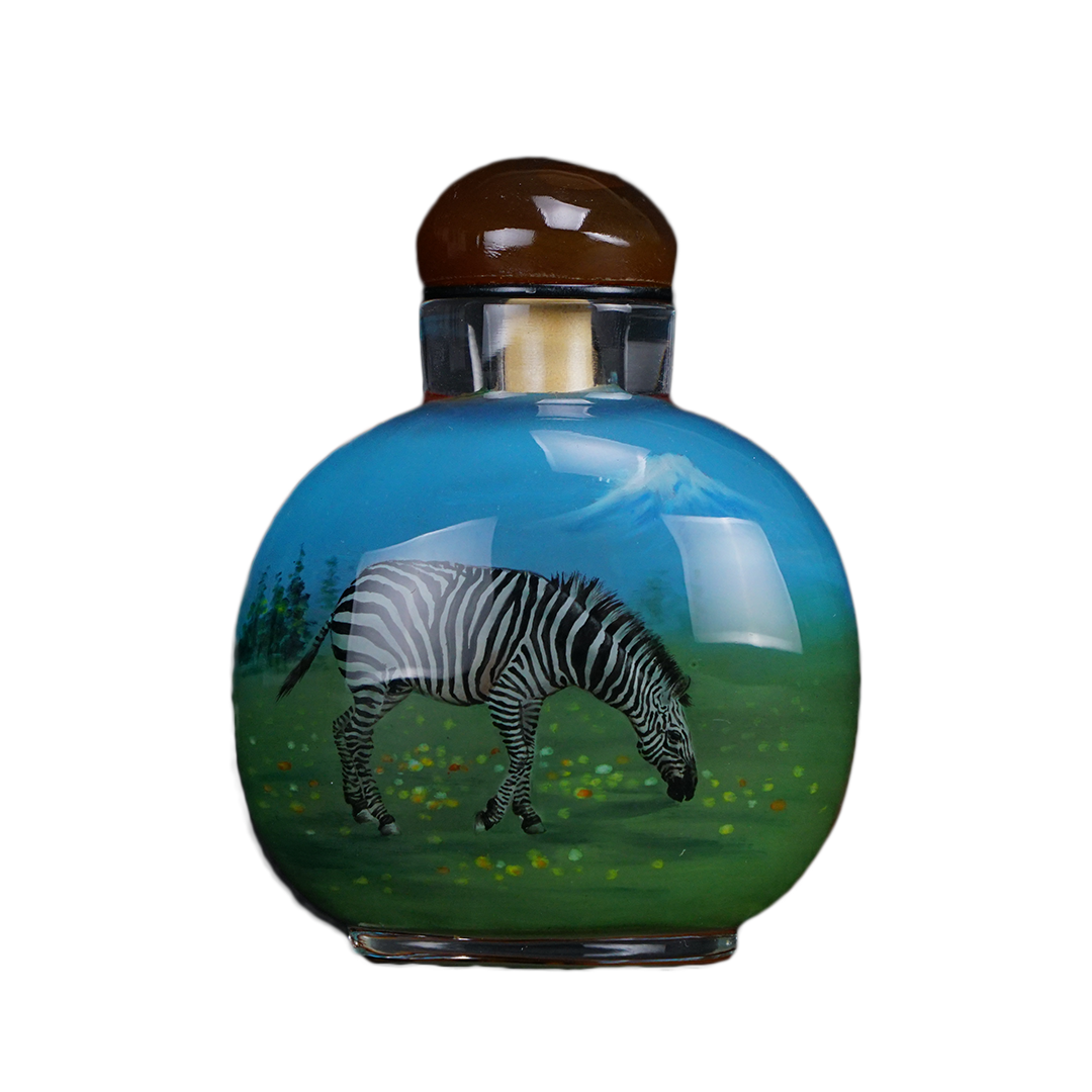 駱駝斑馬圖鼻煙壺 異域風情描繪沙漠駝影與草原奔馳