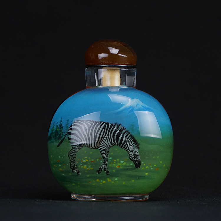 鹿港窯典藏內畫工藝|駱駝斑馬圖鼻煙壺 異域風情描繪沙漠駝影與草原奔馳