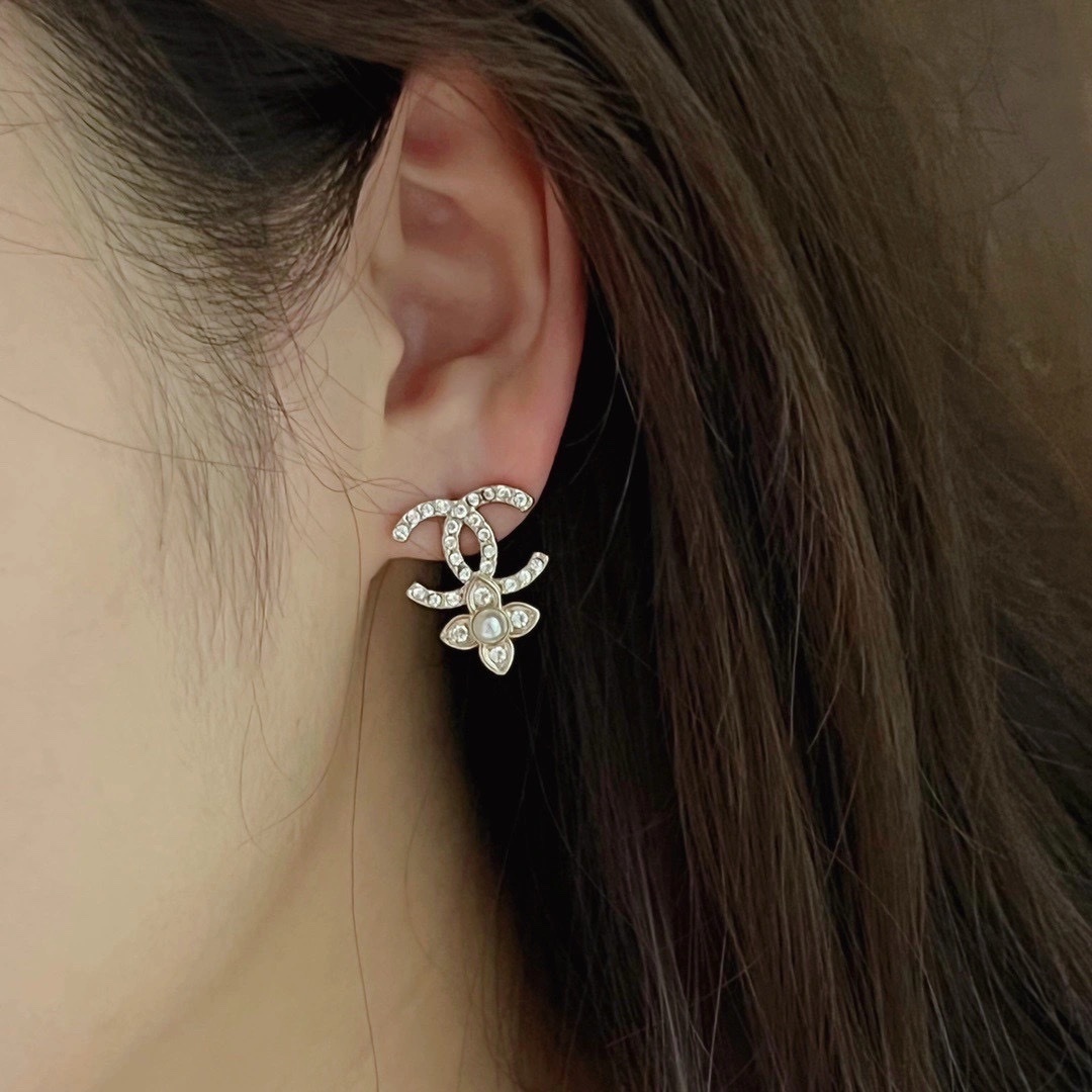 18k香奶奶白金珍珠鑽老花”高奢定製耳釘