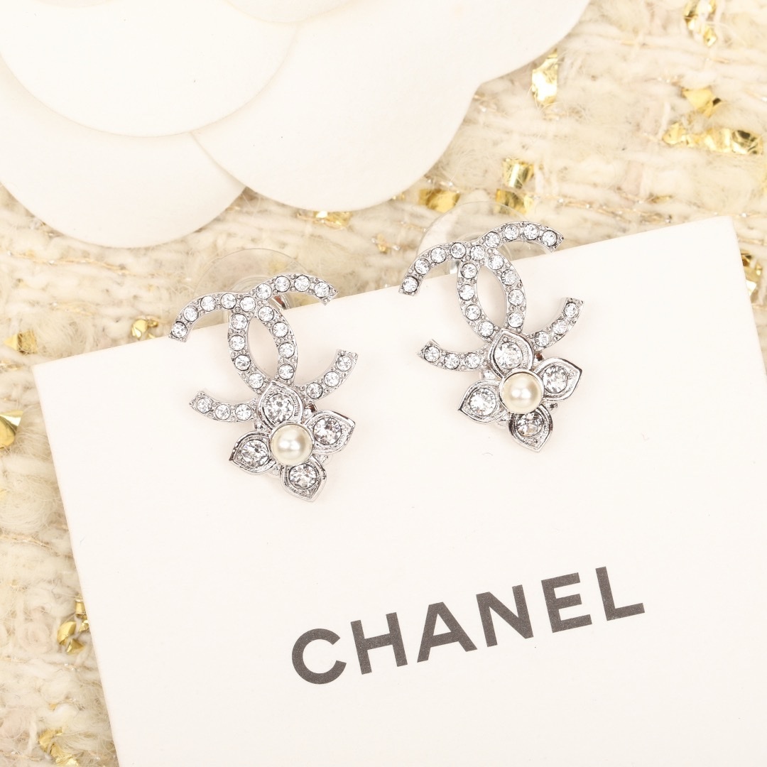 18k香奶奶白金珍珠鑽老花”高奢定製耳釘