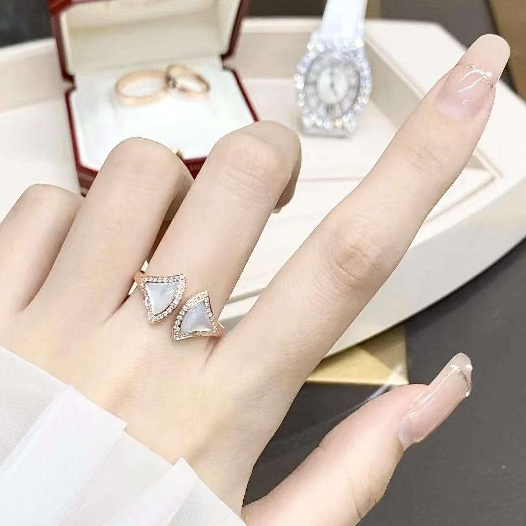 18k Diva’s Dream白貝/孔雀石雙裙鑲鑽”高奢定製戒