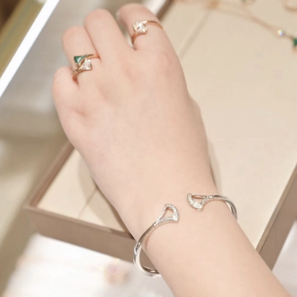 18k Diva’s Dream鏤空滿鑽雙裙高奢定製手鐲