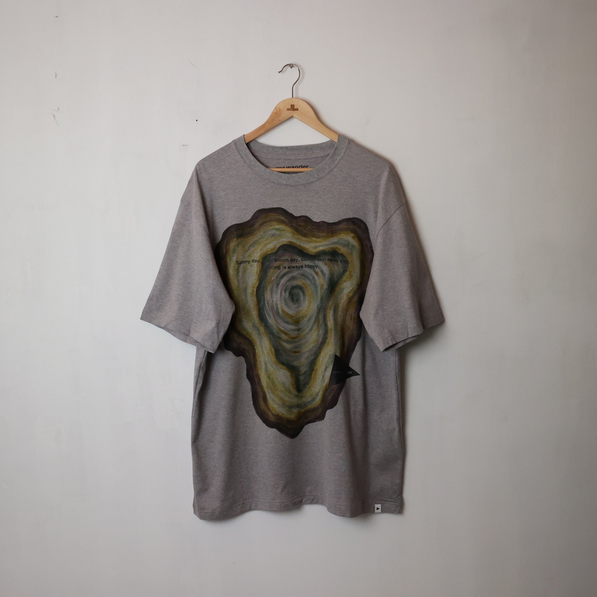 and wander - hand painted stump T SIZE XL