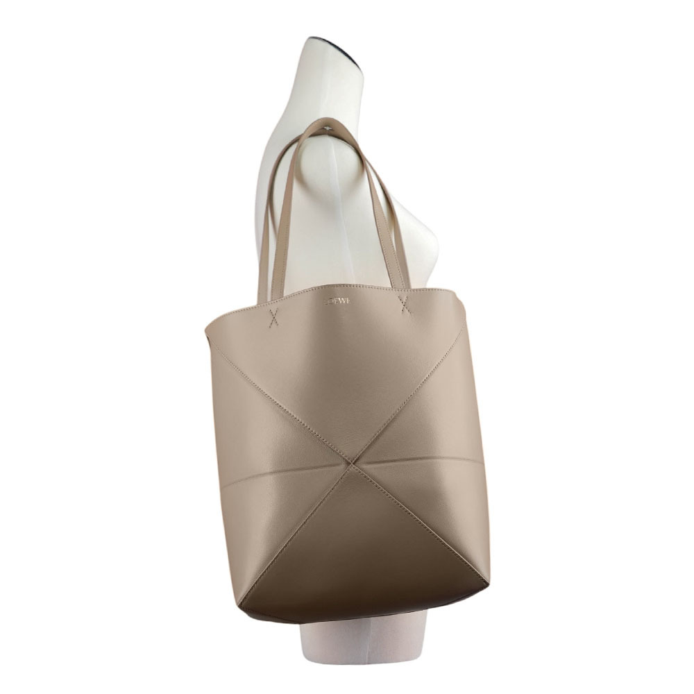 【LOEWE】Puzzle 亮面小牛皮摺疊托特包(沙色) A657G50X01 2150