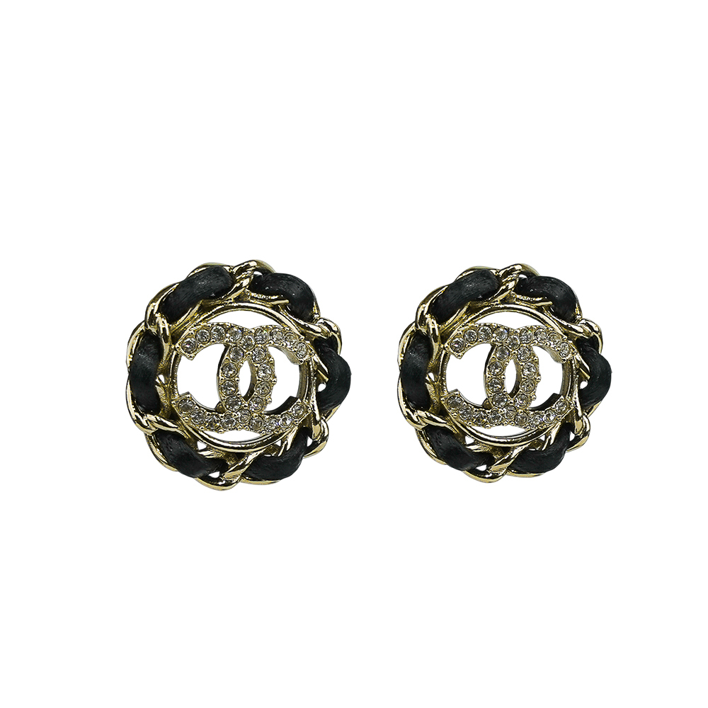 【CHANEL 】水鑽CC Logo 皮穿鍊設計針式耳環(金色/黑色)AB8297 B08169 NI211