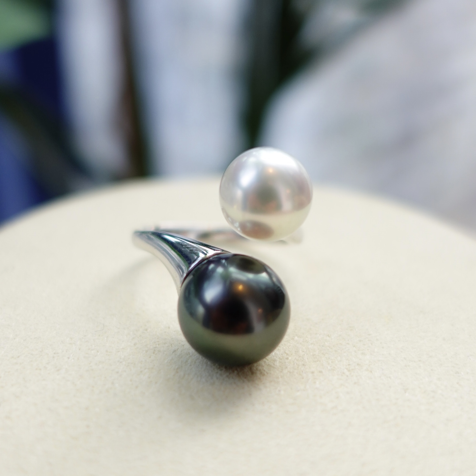 18K金南洋白珠+大溪地黑珍珠戒指 -黑白配