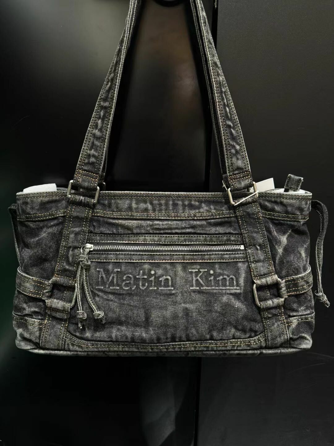 韓國限定 MATIN KIM 新品 牛仔系列 仿舊牛仔托特包 流浪包 黑色