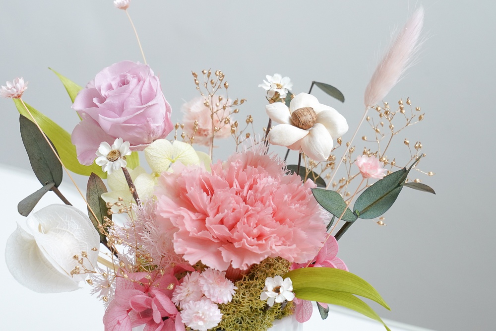 粉色康乃馨盆花,永生花母親節康乃馨盆花推薦,粉色康乃馨母親節盆栽盆花推薦,粉色康乃馨永生花作品,喜歡生活乾燥花店,康乃馨特寫1