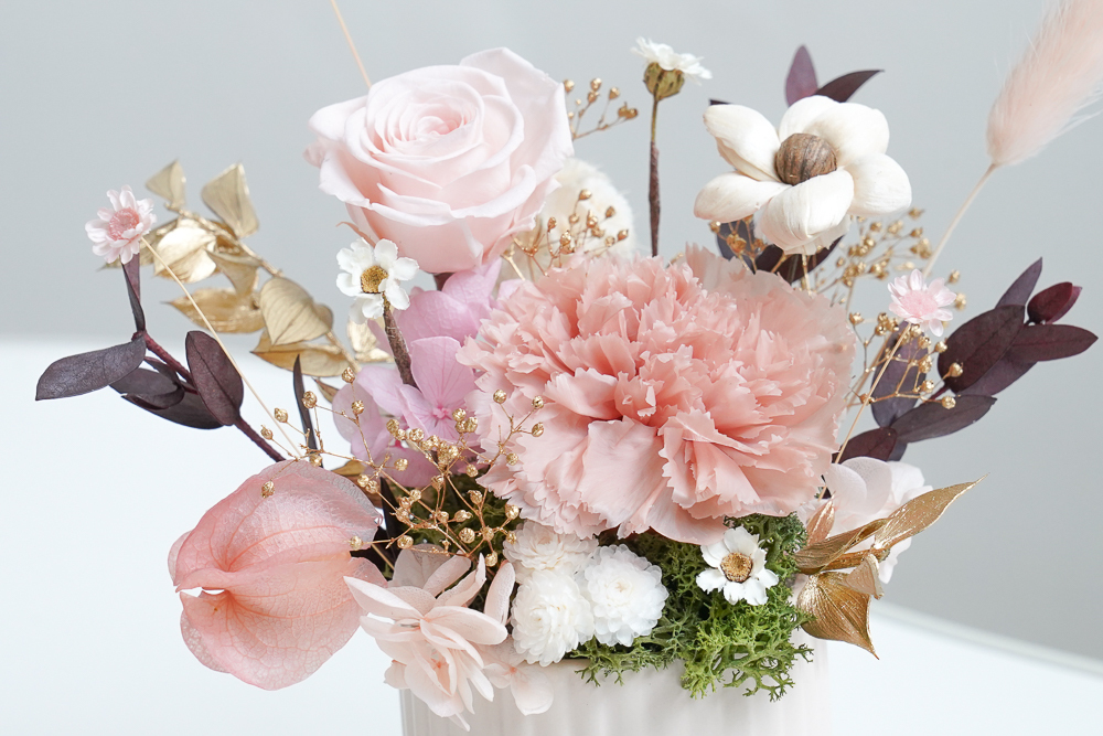 奶茶色康乃馨盆花,永生花母親節康乃馨盆花推薦,母親節康乃馨盆栽盆花推薦,奶茶色康乃馨永生花作品,喜歡生活乾燥花店,康乃馨特寫5