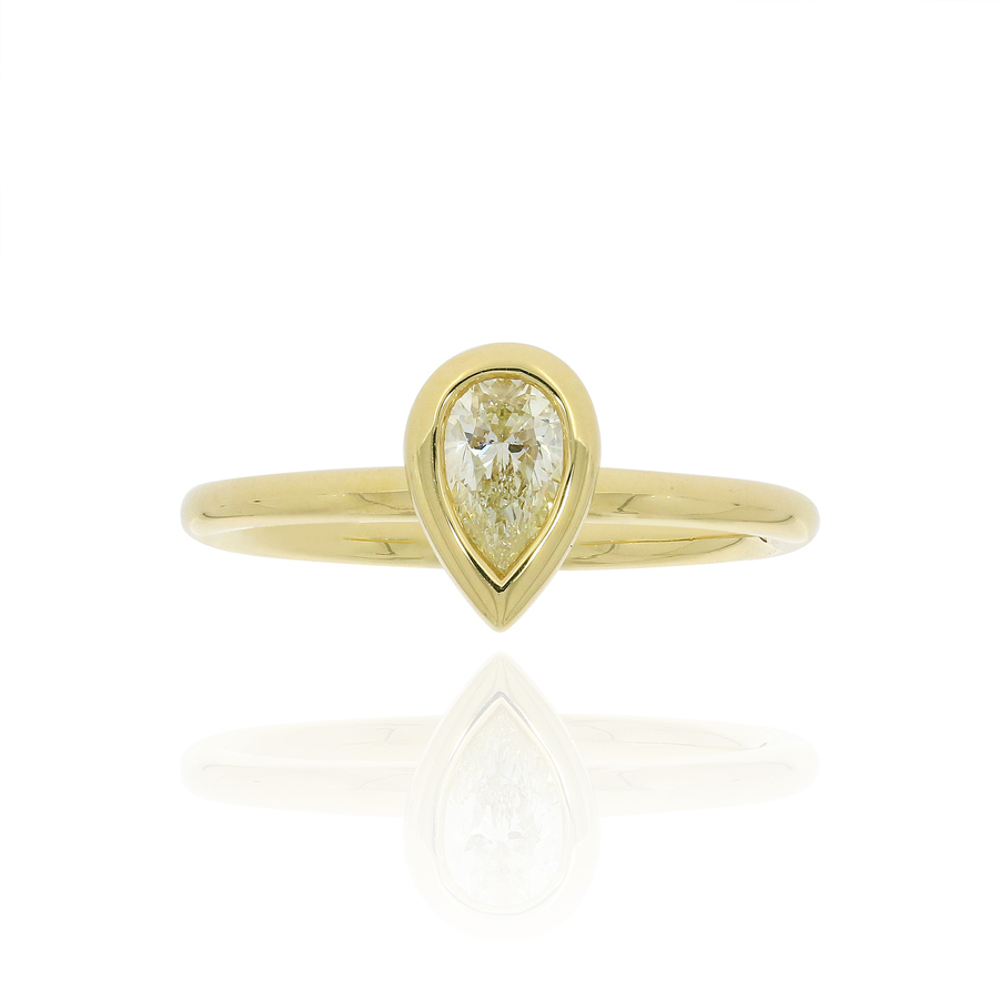 環抱系列 | 40份梨形鑽石戒指