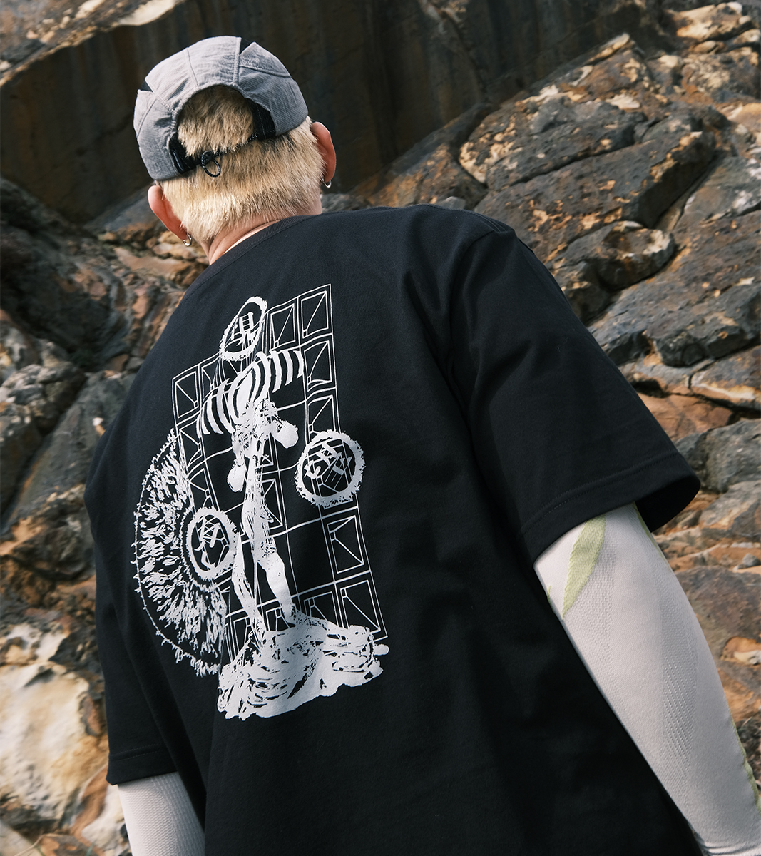 nozzle quiz®｜Vision Knight S/S Tee (黑色、沙色、海藍)