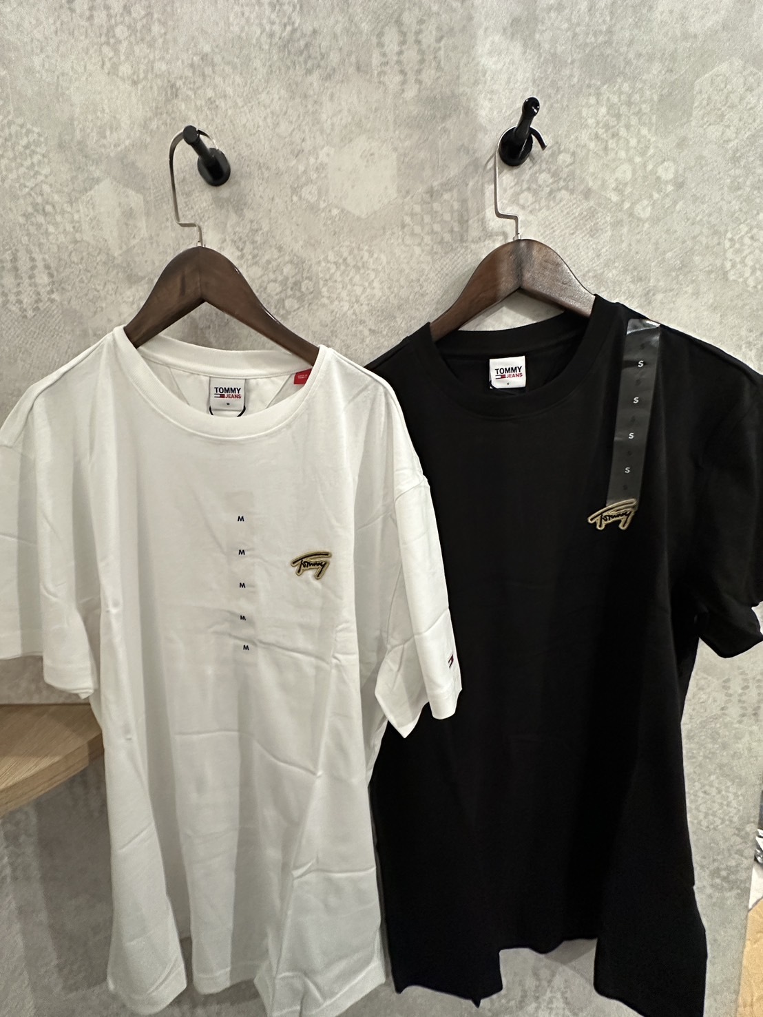 Tommy Hilfiger 金標草寫貼布小Logo 短袖上衣 短袖 短T