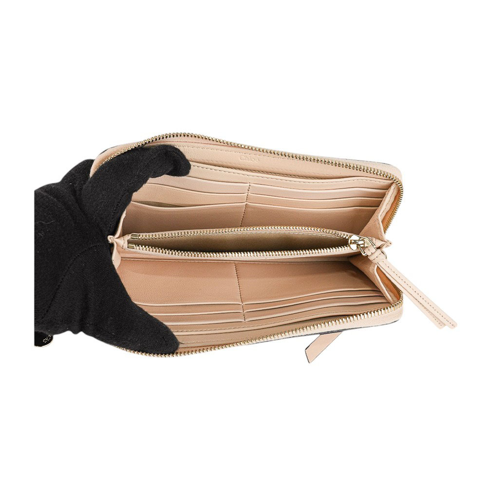 【CHLOE'】Alphabet C Logo 墜飾牛皮ㄇ形拉鍊長夾(灰粉色) CHC21WP941F57 6J5