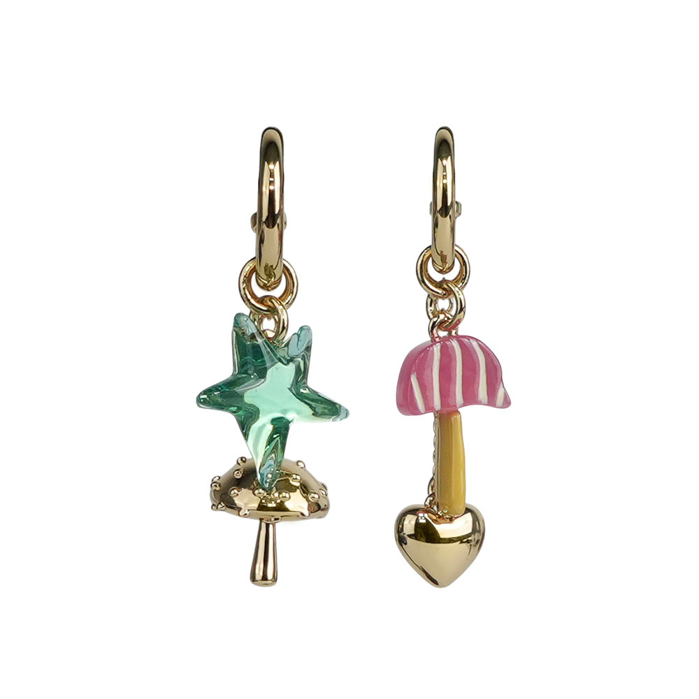 【COACH】Coach X Observed By Us 聯名星星及蘑菇不對稱針式耳環(金色)