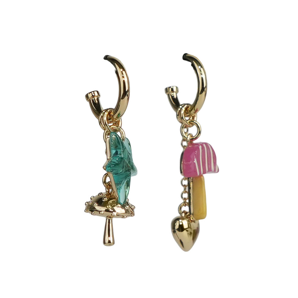 【COACH】Coach X Observed By Us 聯名星星及蘑菇不對稱針式耳環(金色)