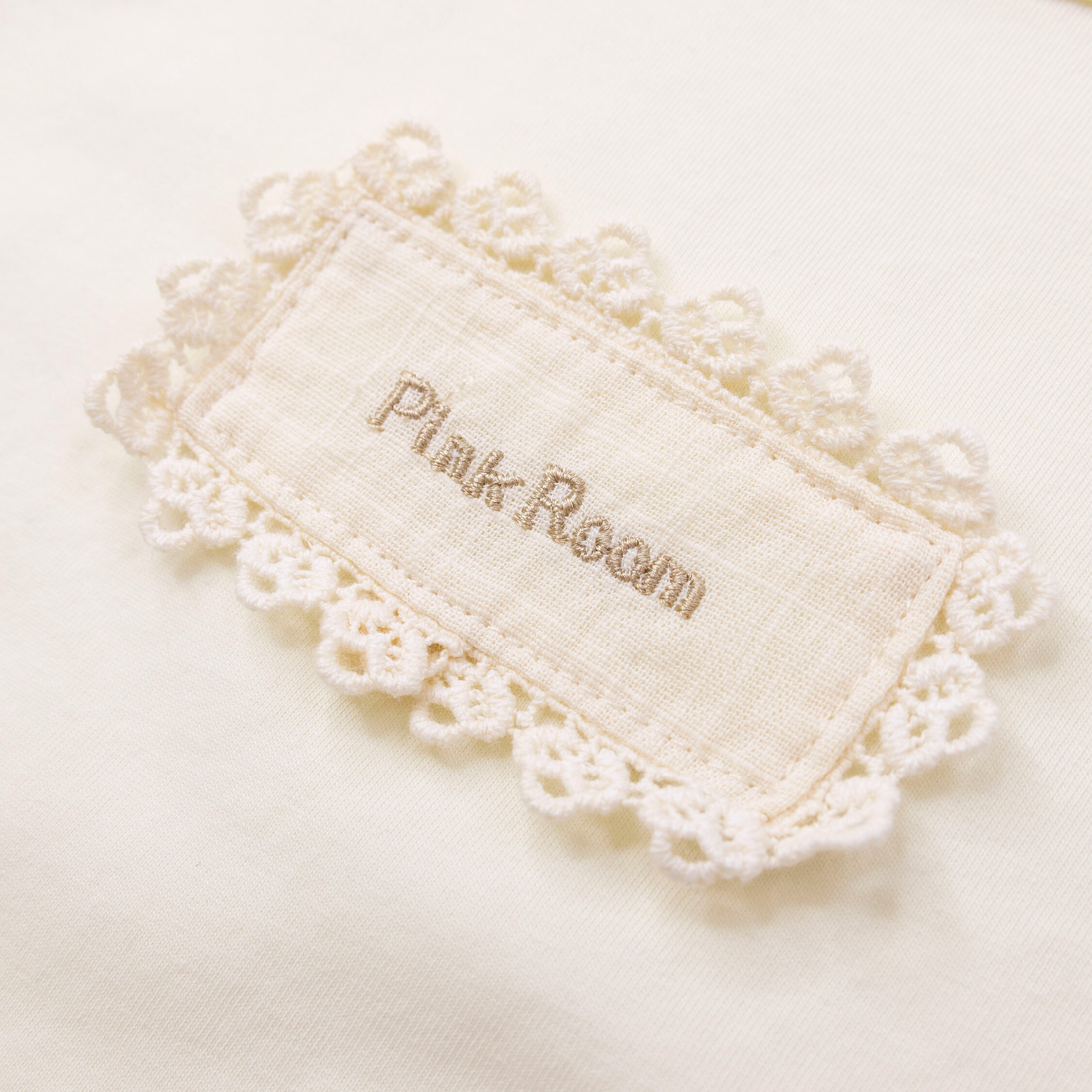 【H50121】氣質緹花刺繡布貼上衣＊二色