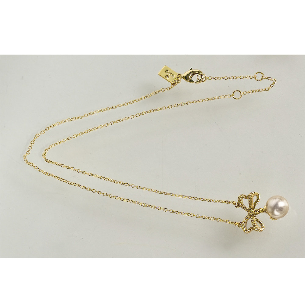 【COACH】C Logo 玻璃珍珠針式耳環+玻璃珍珠蝴蝶結項鍊飾品禮盒(金色)CY110 VP4