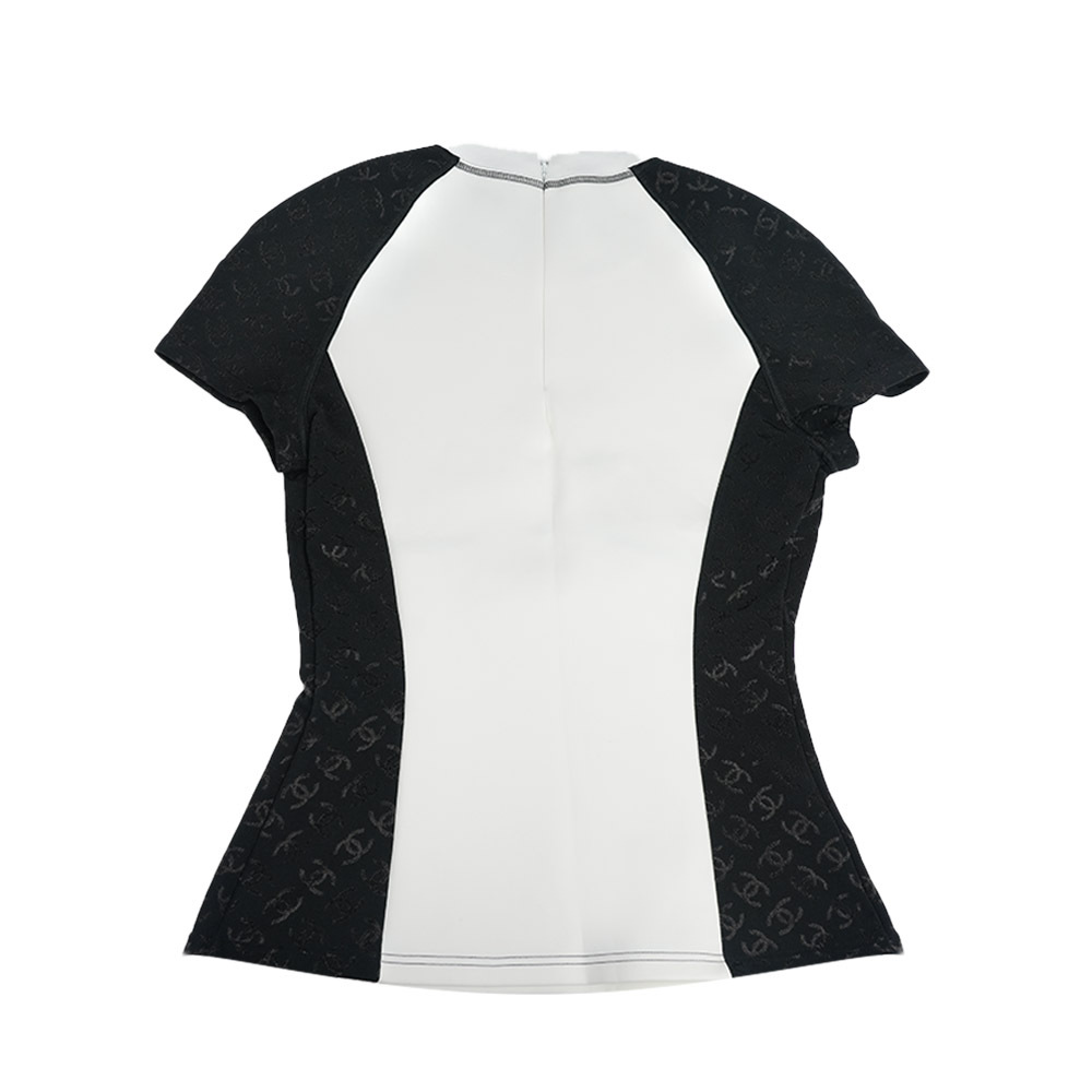 【CHANEL】Jennie 同款黑色標誌飾邊拼接上衣