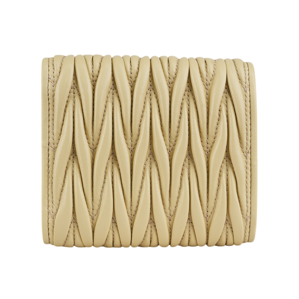 【MIU MIU】金字納帕皮革釦式三折零錢袋短夾(淺米色) 5MH033 AFPP F0K57