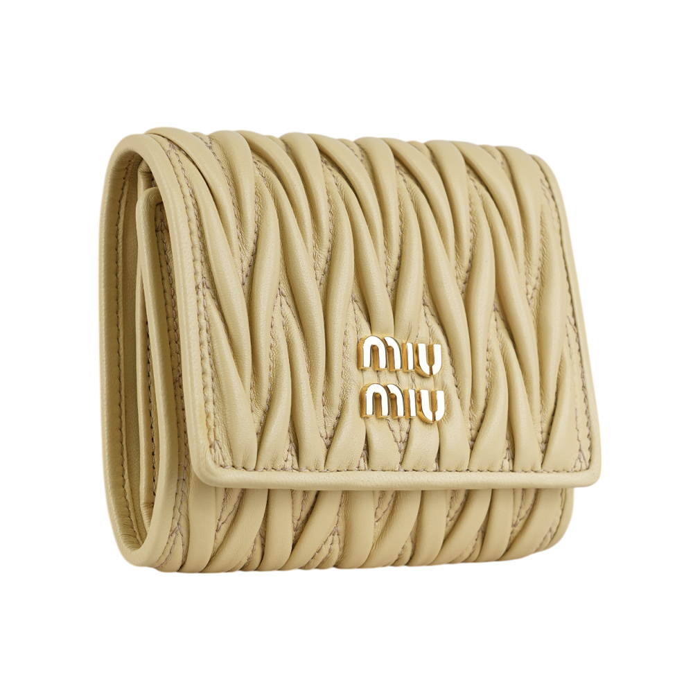 【MIU MIU】金字納帕皮革釦式三折零錢袋短夾(淺米色) 5MH033 AFPP F0K57
