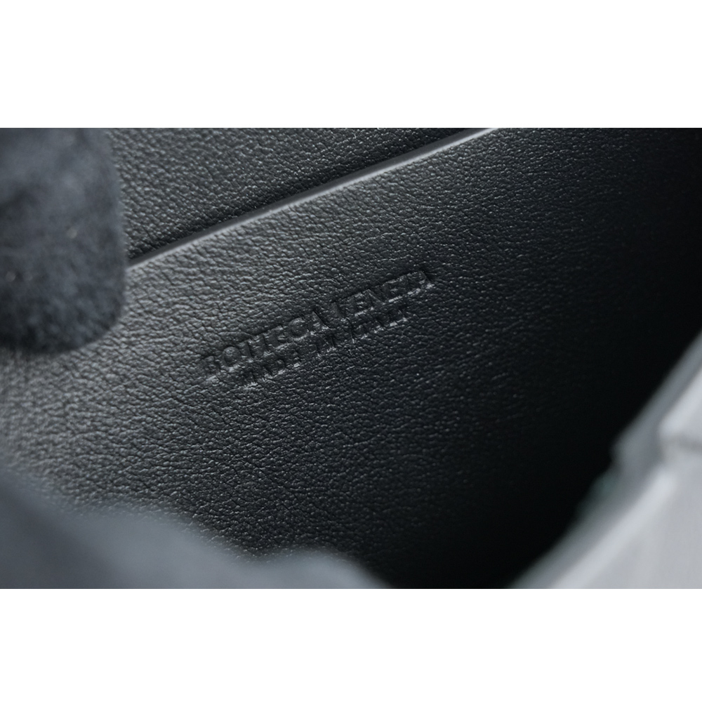 Diago 平滑小牛皮編織翻蓋胸口包/腰包 805773 V56A1 8803