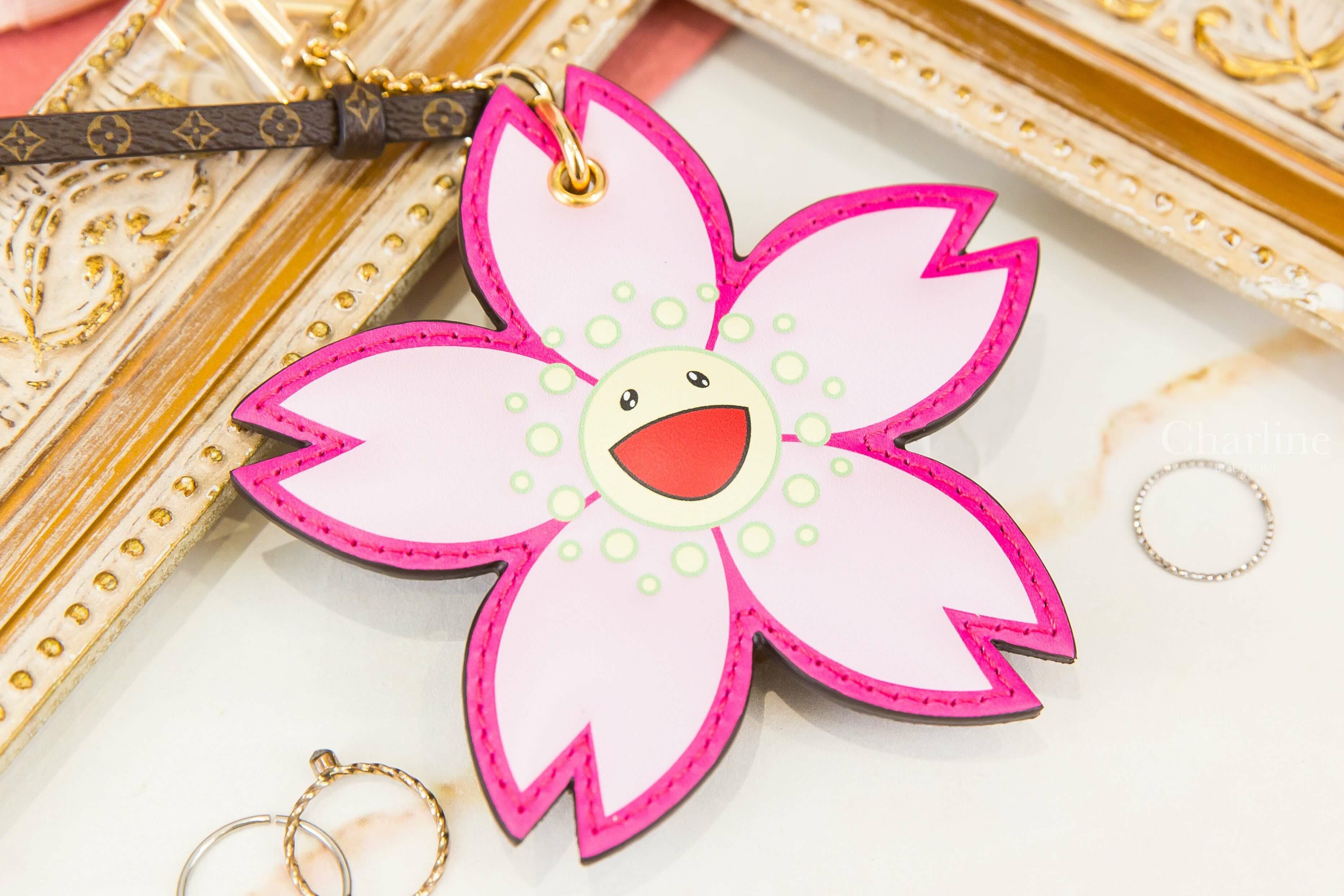 Louis Vuitton LV X TM Cherry Blossom Bag Charm 粉色村上隆聯名款金色LV墜飾咖啡色老花掛繩小牛皮笑臉櫻花吊飾