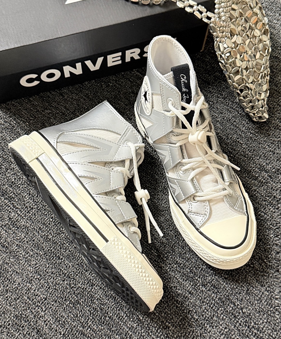 Converse Chuck 70 未來銀高幫帆布鞋｜銀色｜男女同款