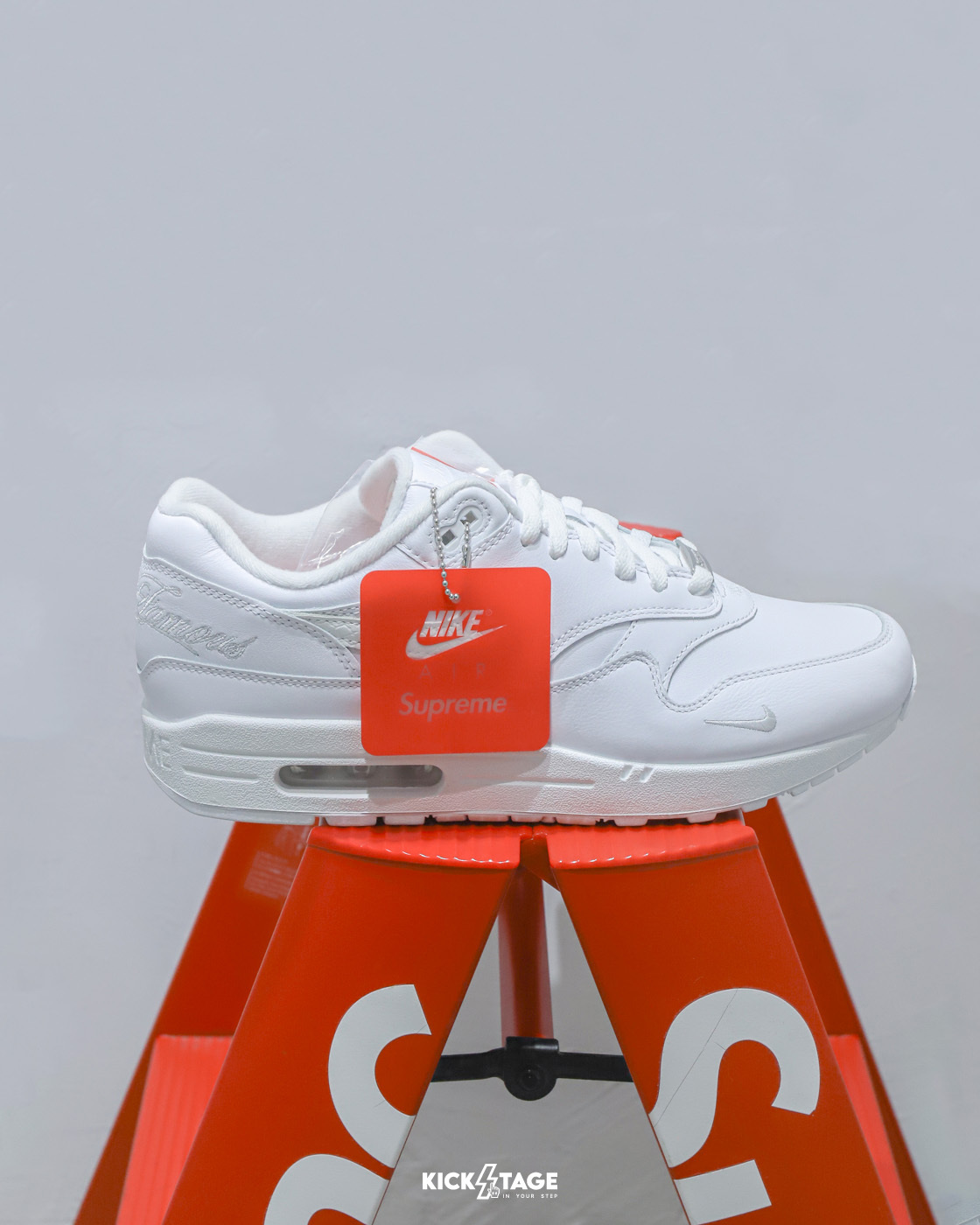 Supreme x Nike Air Max 1 '87 "White" 白色 刺繡 鐵牌 聯名限定【HF8813-100】