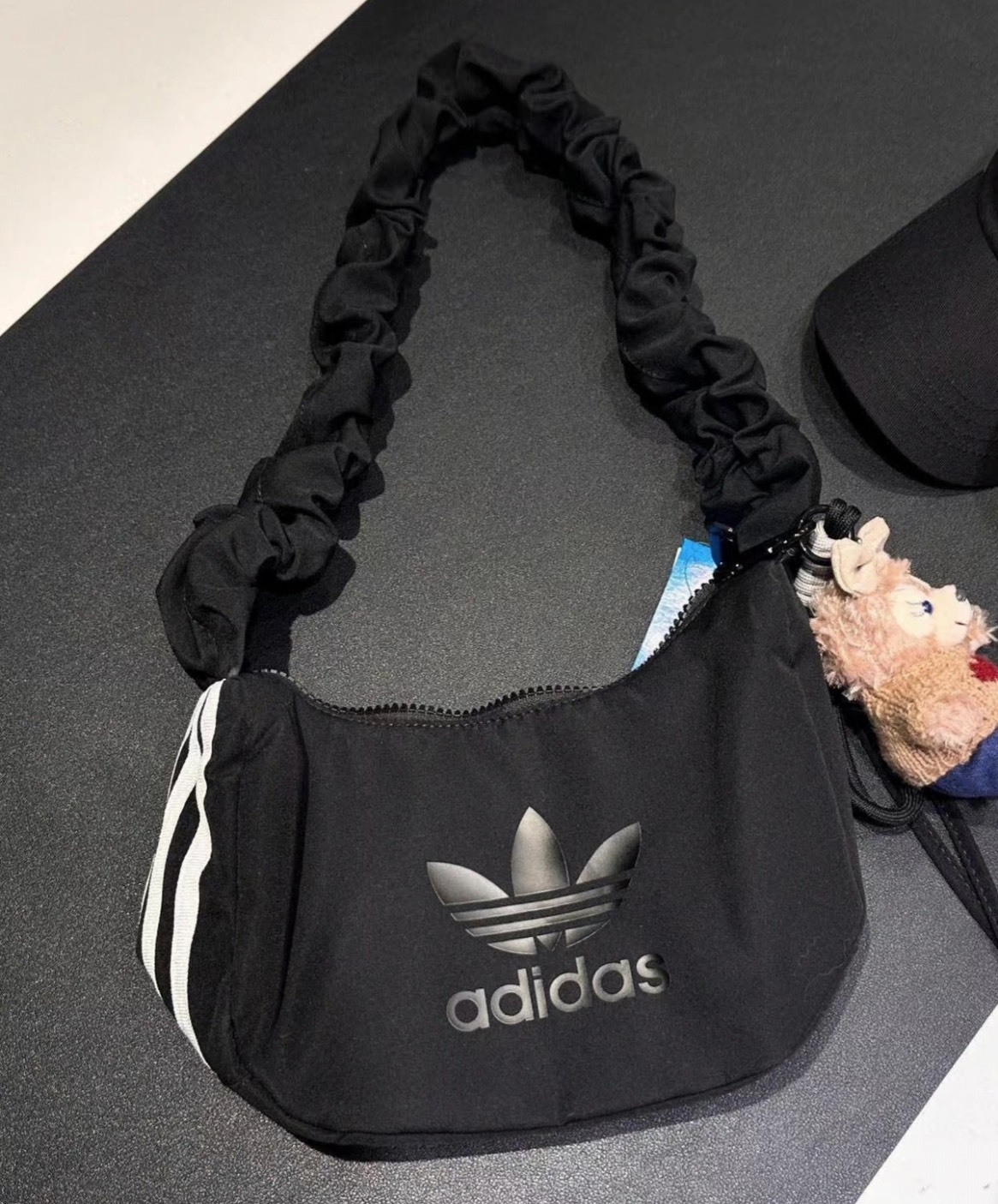 adidas Originals 三葉草尼龍雲朵腋下包｜黑色｜情侶款